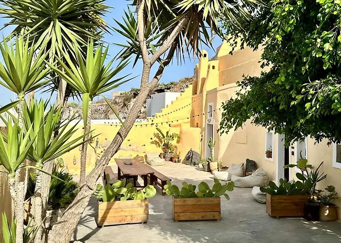 Caval Ii Fira (Santorini)